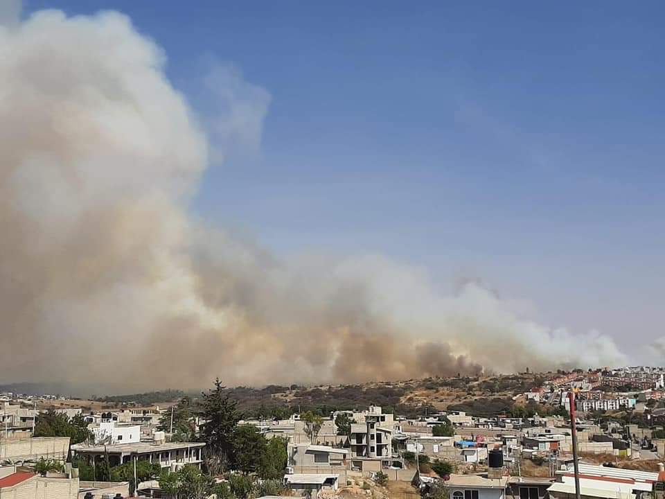 Fuerte incendio en Bosques de Lago y Nicolás Romero