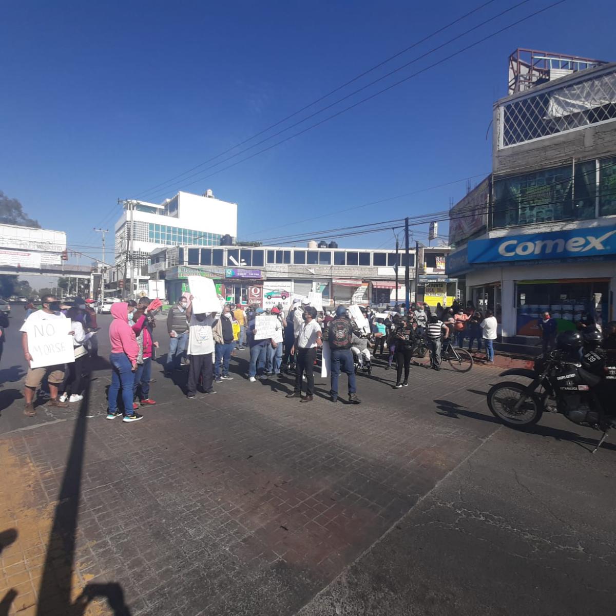 Manifestantes desquician el tránsito, en Ixtapaluca