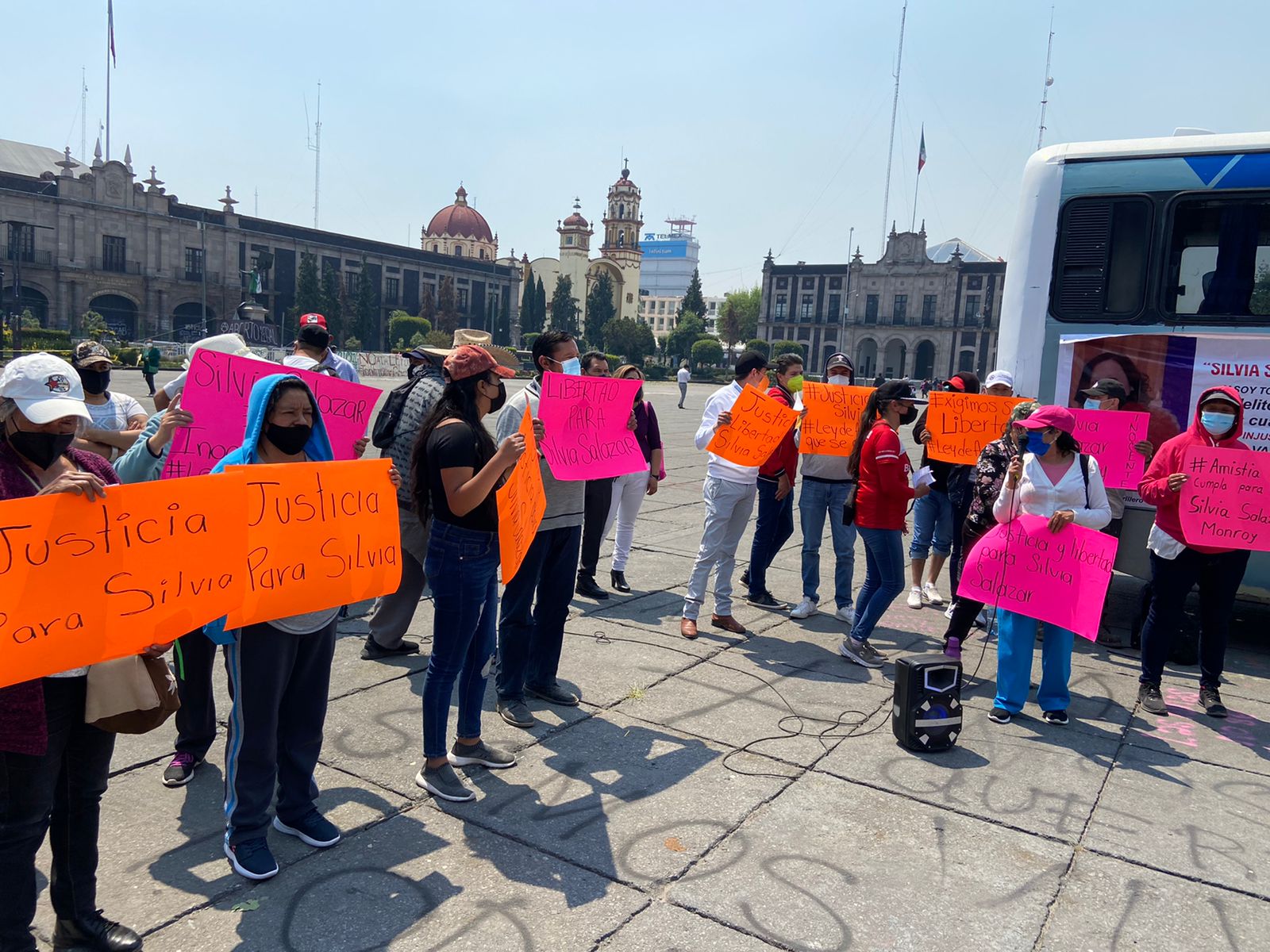 Exigen libertad de Silvia, relacionada con fuga de reos