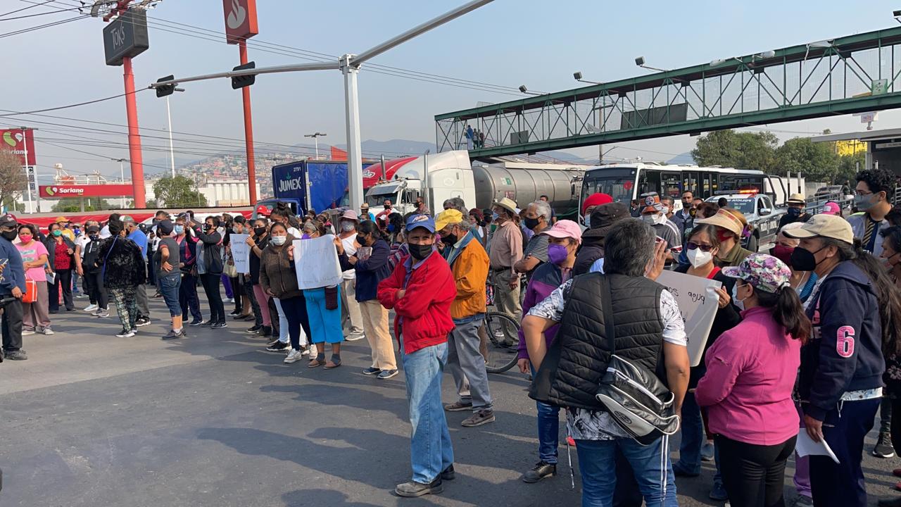 Vecinos de Ecatepec bloquean Vía Morelos; piden suministro de agua