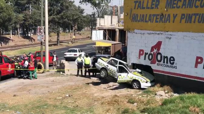 Video/Fallece mujer en fatal accidente de taxi sobre la carretera Toluca-Palmillas