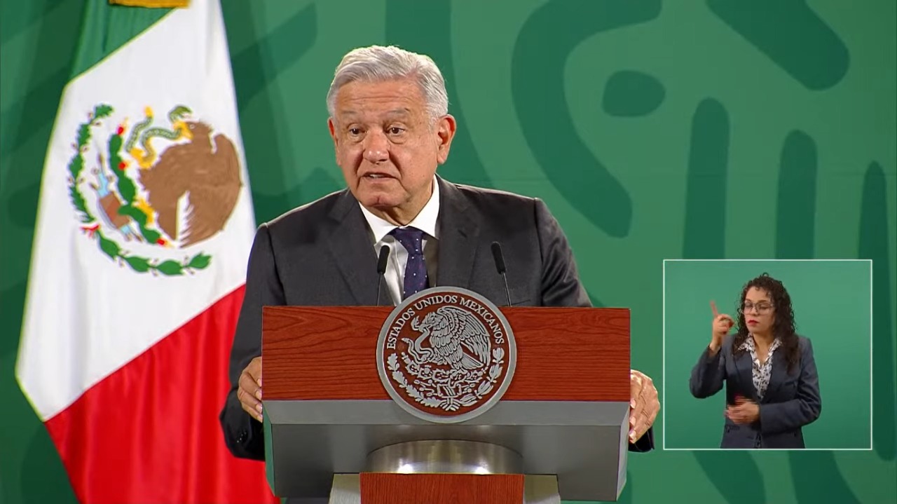 Urge AMLO a la FGR indague sobre entrega de tarjetas a cambio de votos