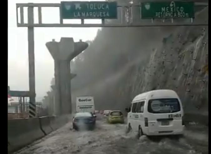 Video: Tráfico lento y complicado en la carretera México-Toluca