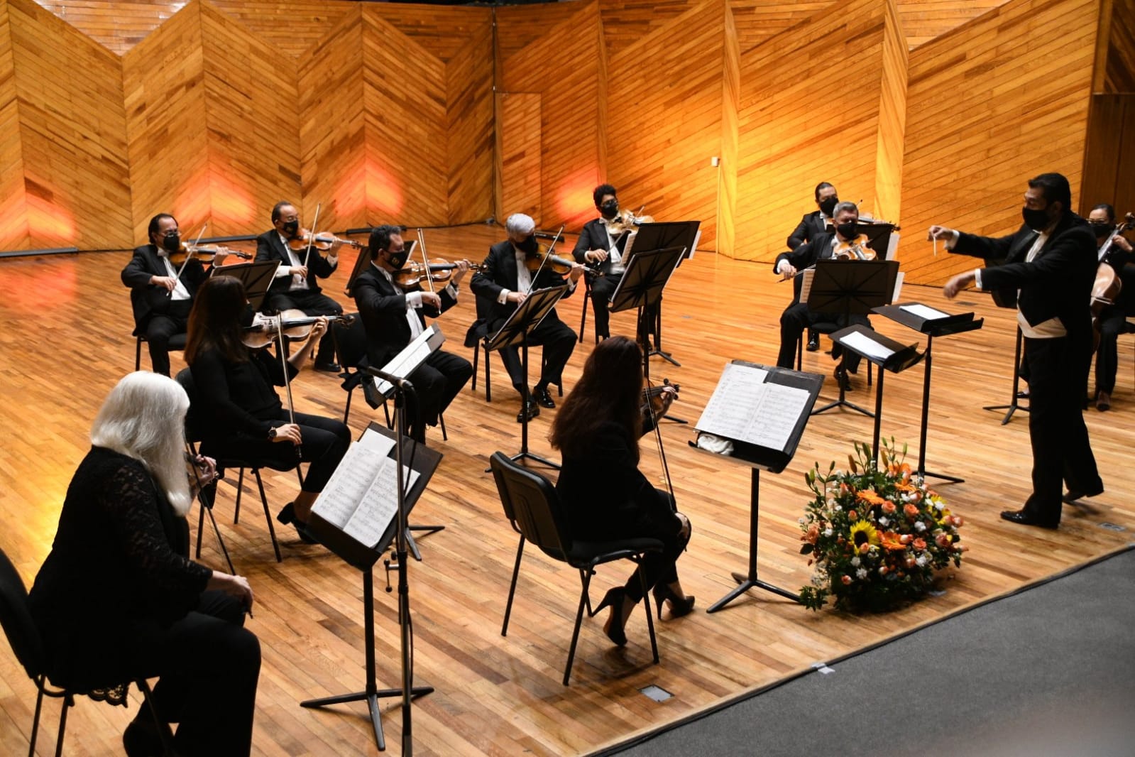 Maestro Luis Manuel Sánchez subió al podio de la OSEM como director huésped