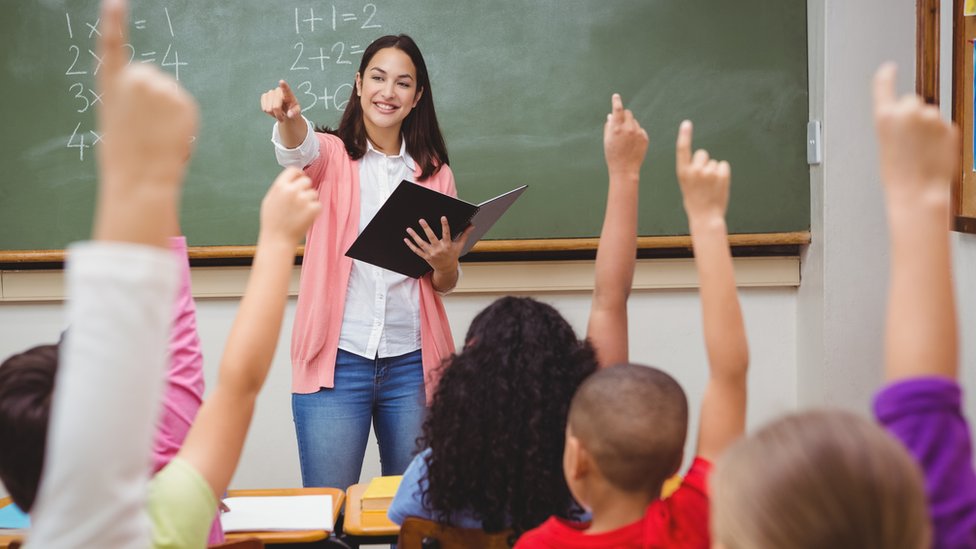 Como este año, este festejo cae en fin de semana, hay quienes se preguntan si el viernes 13 de mayo hay clases.