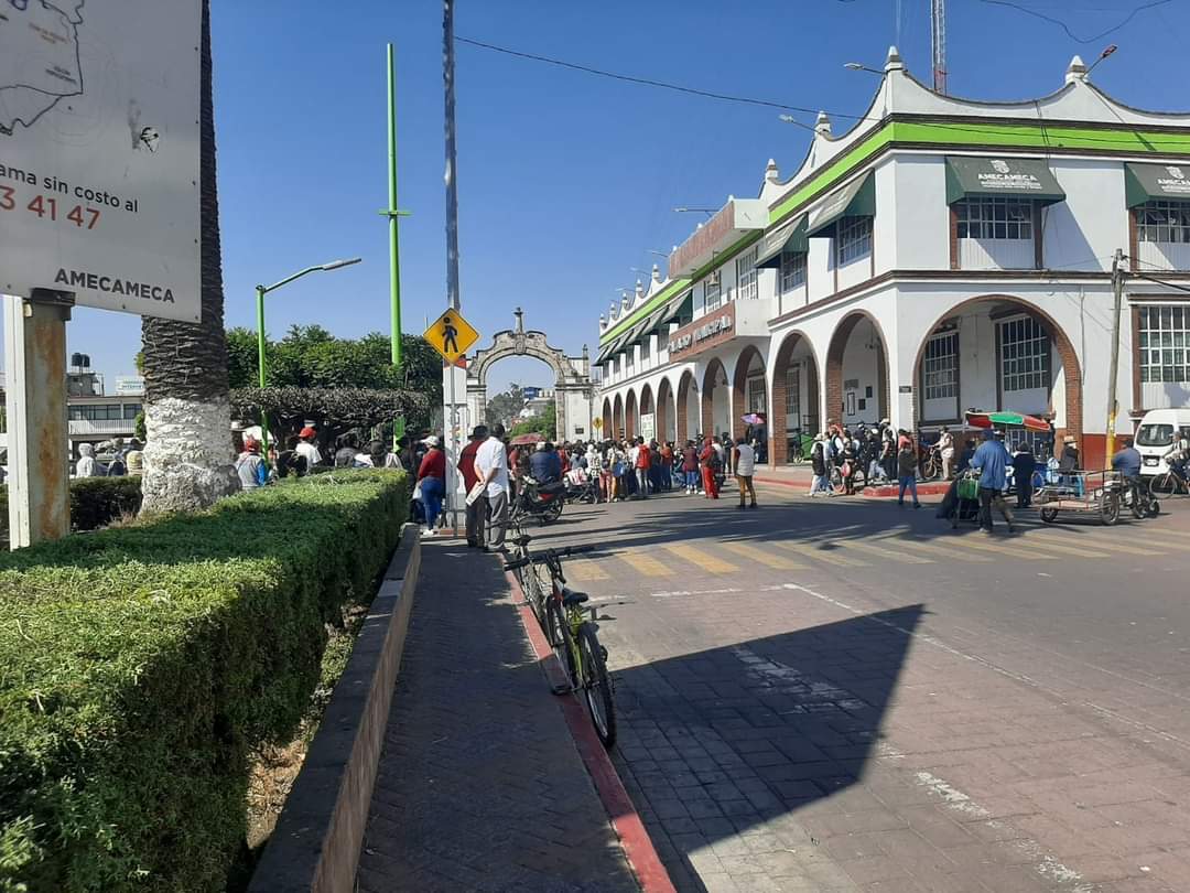 Se manifiestan ante la falta de agua en Amecameca