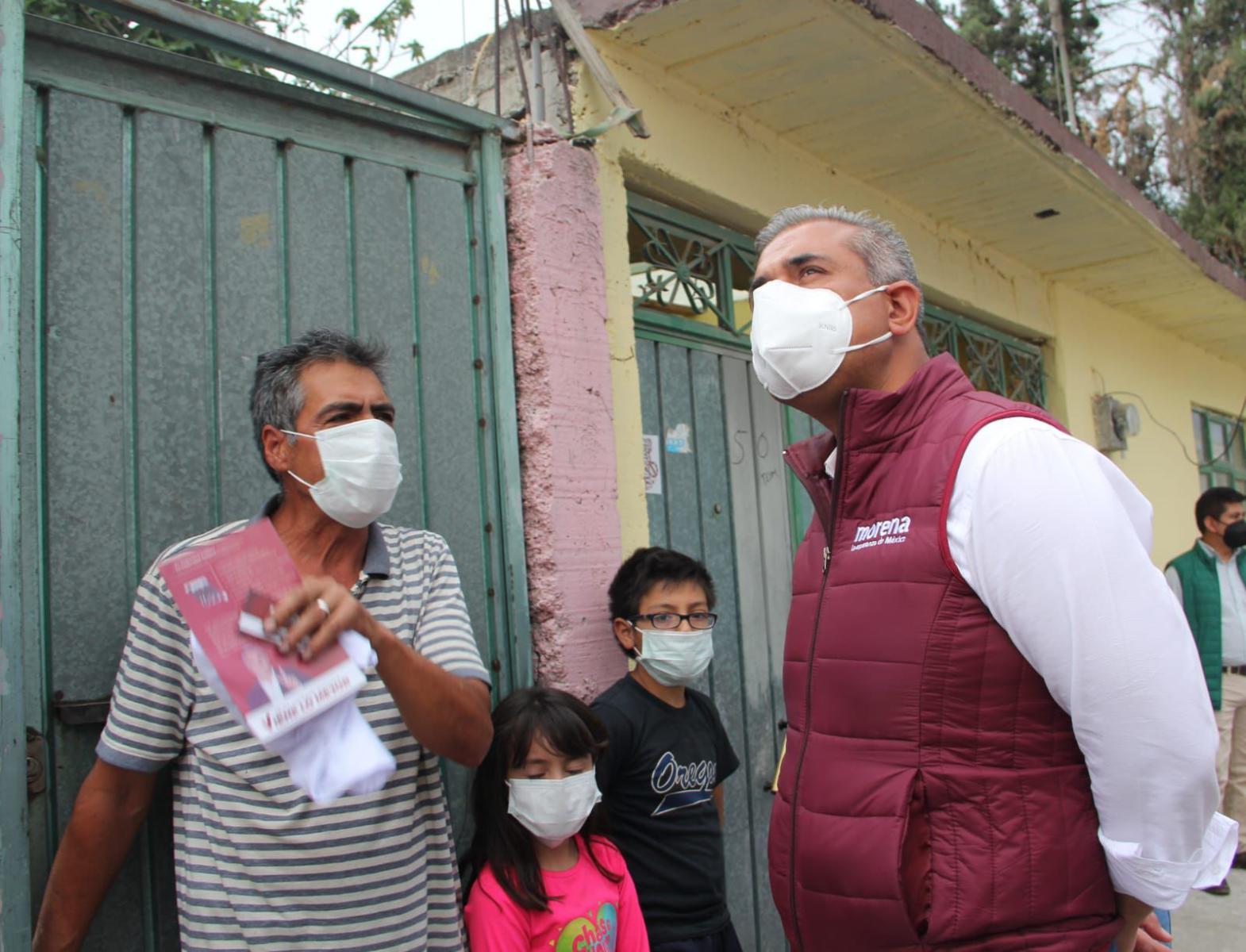 Ofrece Fernando Vilchis seguir pavimentando calles de Ecatepec