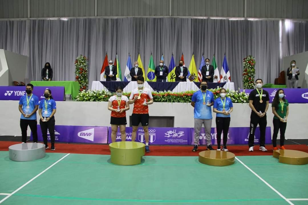 Andrés López y su pareja Sabrina Solís subieron al pódium en el Campeonato Panamericano de Bádminton 2021