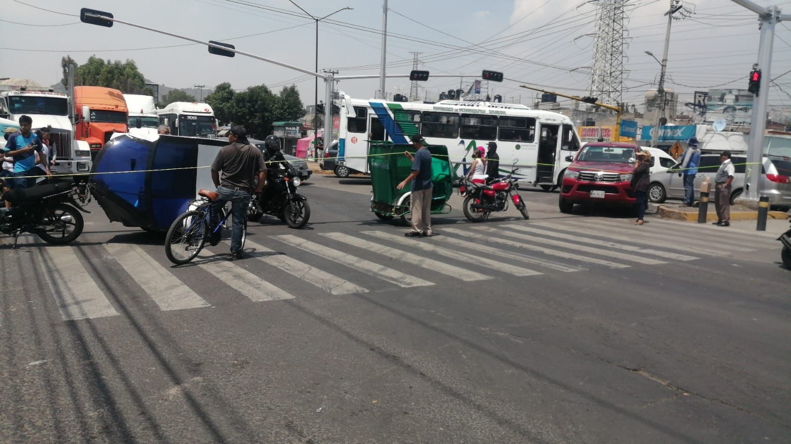 Bloqueos de transportistas y vecinos desquician el tránsito en Ecatepec