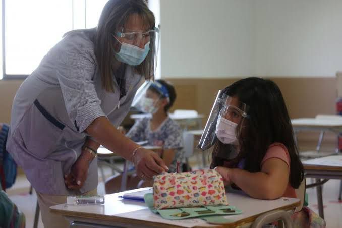 A partir de este sábado, docentes podrán registrarse para recibir vacuna