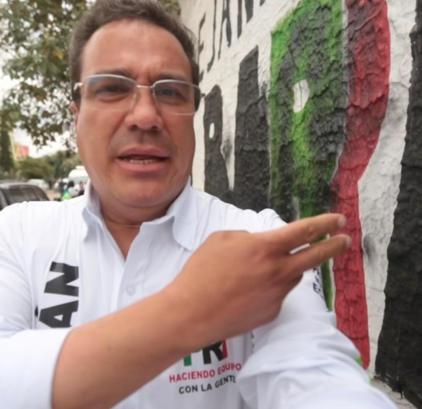 "Nos están vandalizando nuestras bardas y nuestra propaganda. Eso es jugar sucio", señaló el candidato en redes sociales