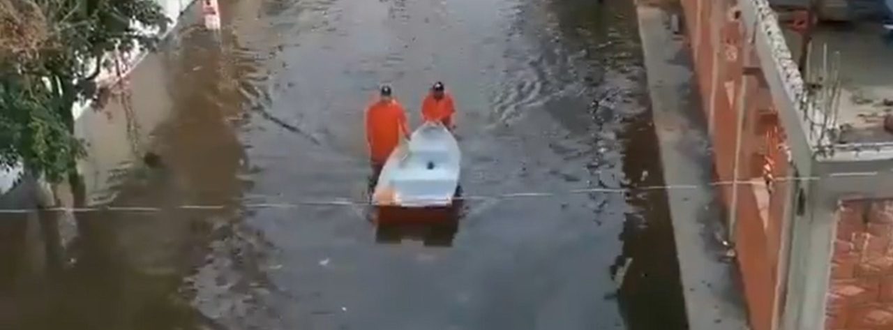 Video: Amanece Ixtapaluca bajo el agua, bomberos trasladan a vecinos en lanchas