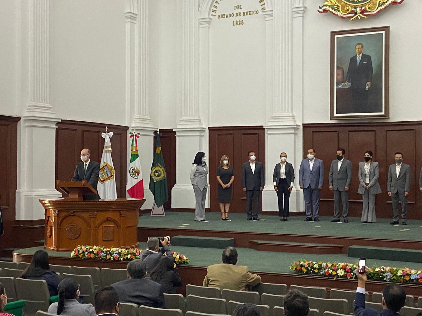 Carlos Eduardo Barrera rinde protesta como nuevo rector de la UAEMex