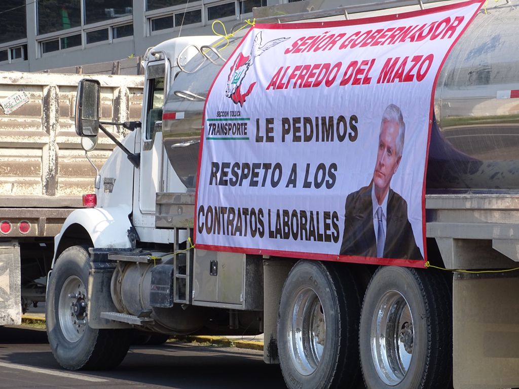 Videos: Alcanza movilización de transportistas la ciudad de Toluca