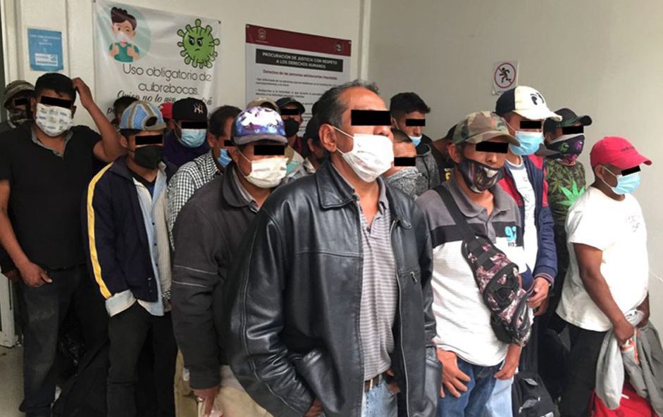 Detienen a 33 personas con palos y tubos y casi 100 mil pesos en Naucalpan