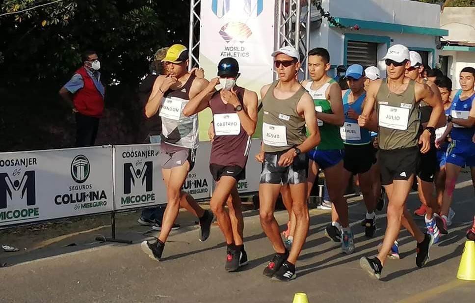 Tadeo Vega en campamento previo a los olímpicos, en el Centro Ceremonial Otomí