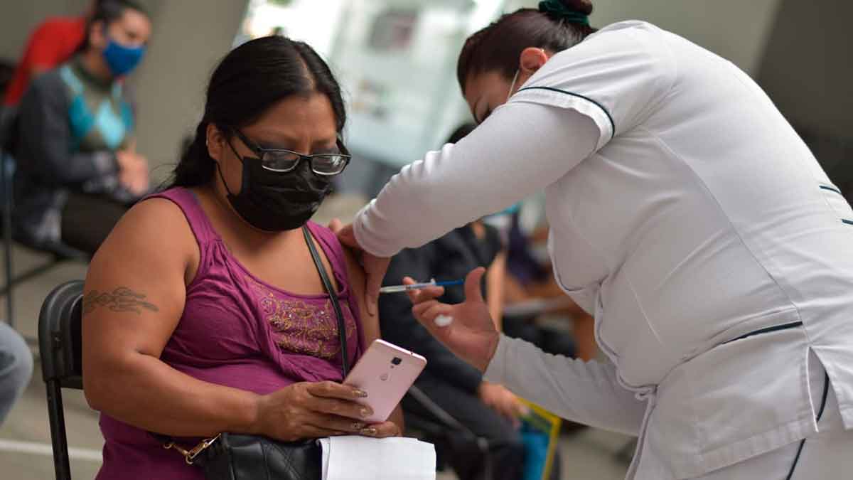 OPS confirma la tercera ola de Covid en México; afecta a adultos jóvenes