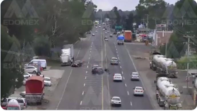 Video: Terrible accidente en moto registra C5 en la carretera Atlacomulco-Acambay