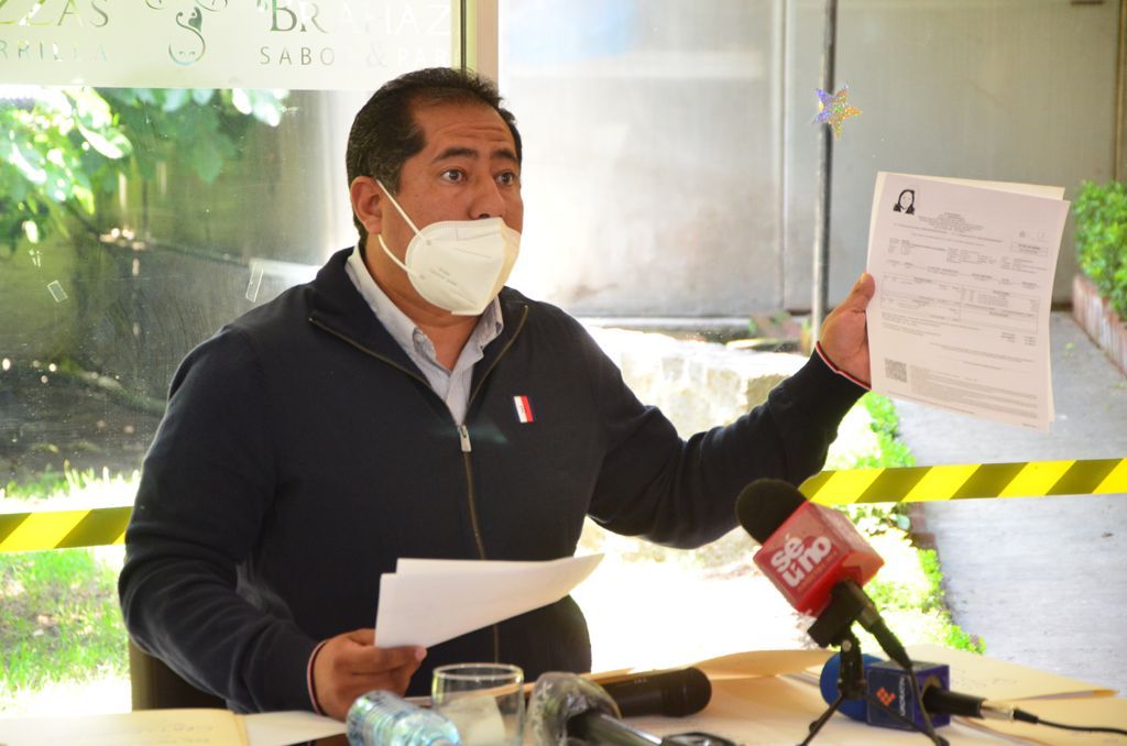 Alcalde y cuarta regidora de Zinacantepec chocan en acusaciones de agresión