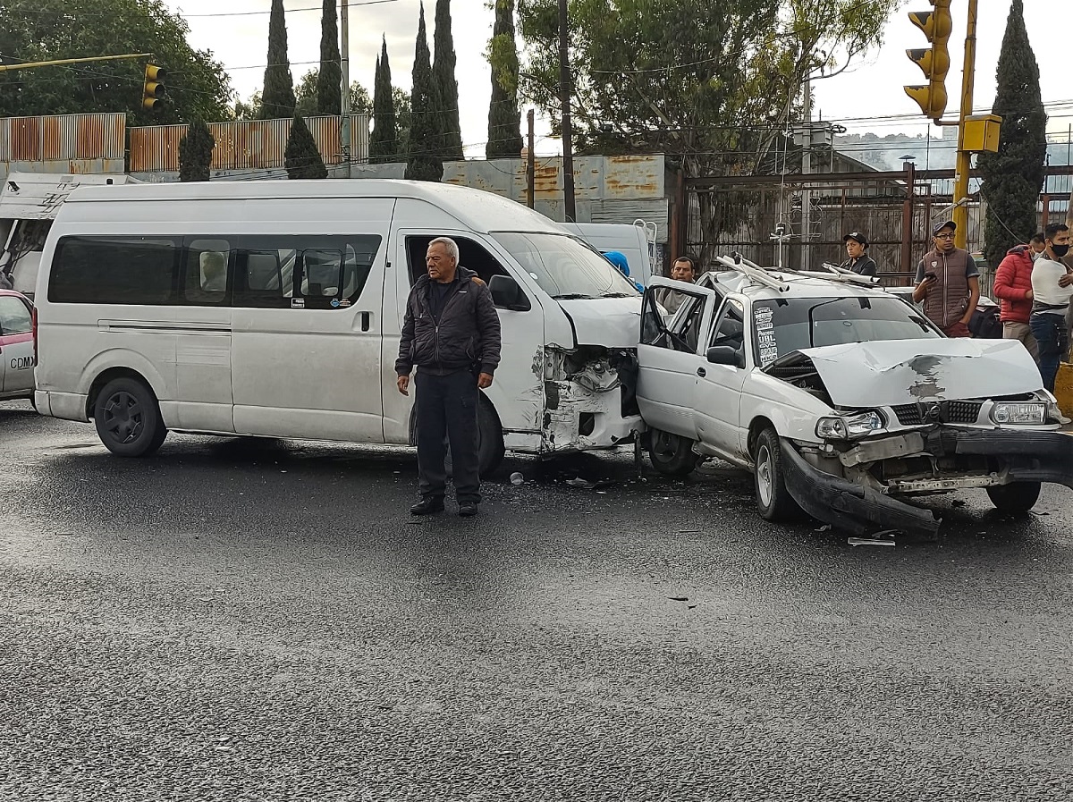 Choque múltiple en La Paz deja tres personas lesionadas