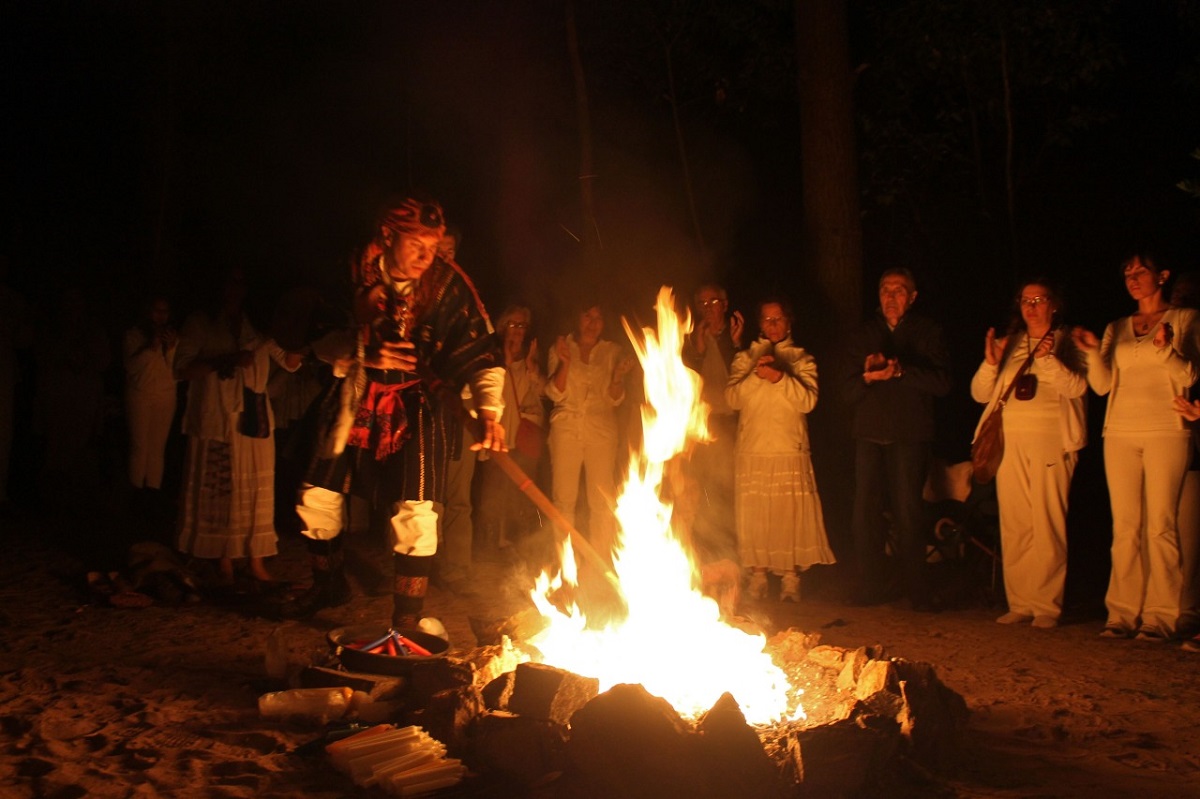 Danzando en torno al fuego