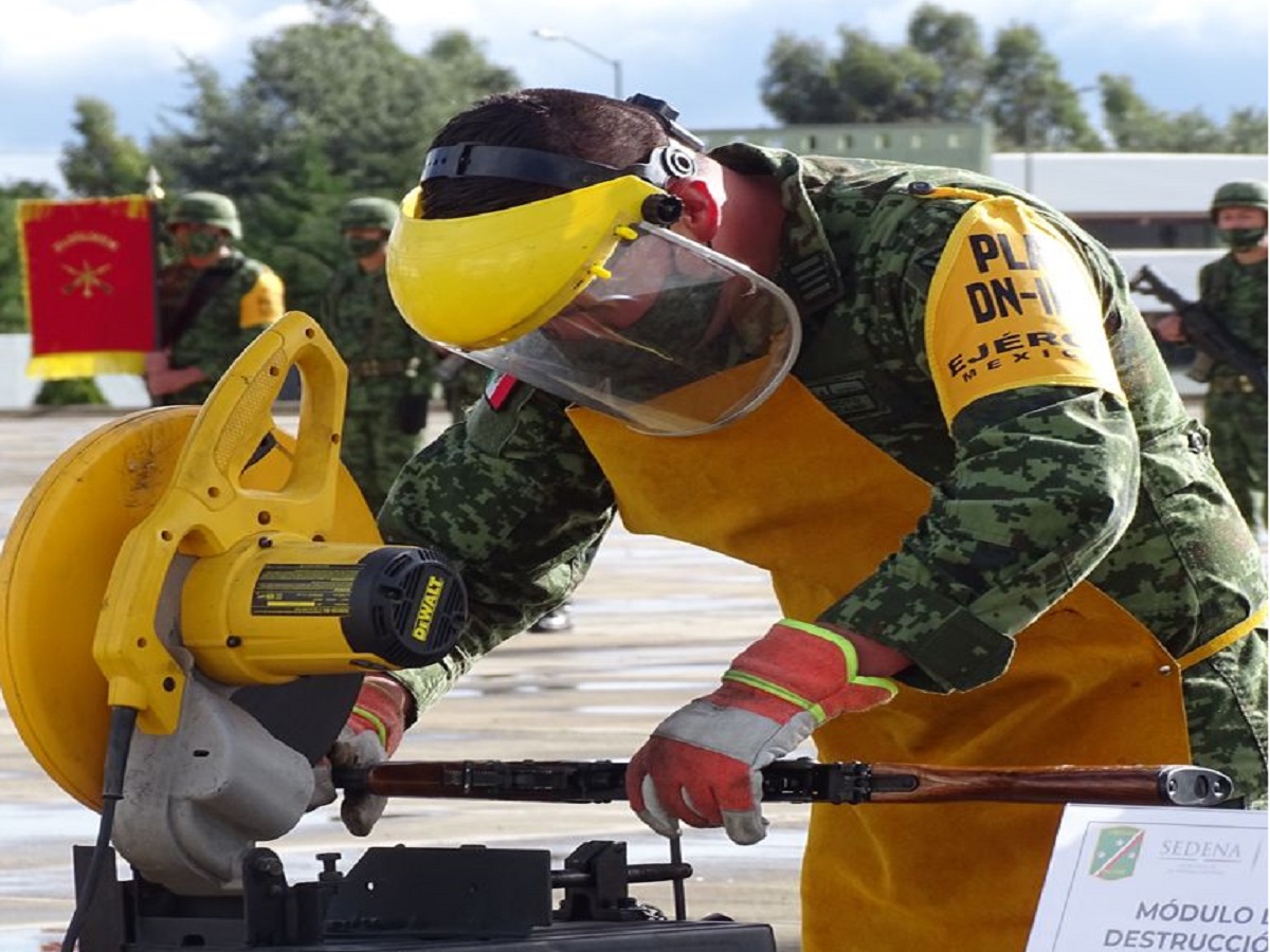 Militar especialista en destrucción de armas