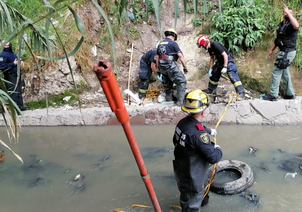 Hallan el cadáver de un hombre flotando en aguas negras de Atizapán