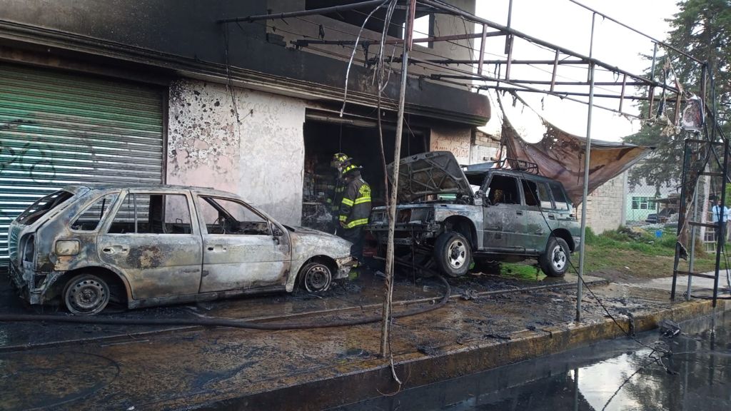 Video: Incendio en Toluca causa pánico. Consume casas y negocios en San Pablo Autópan