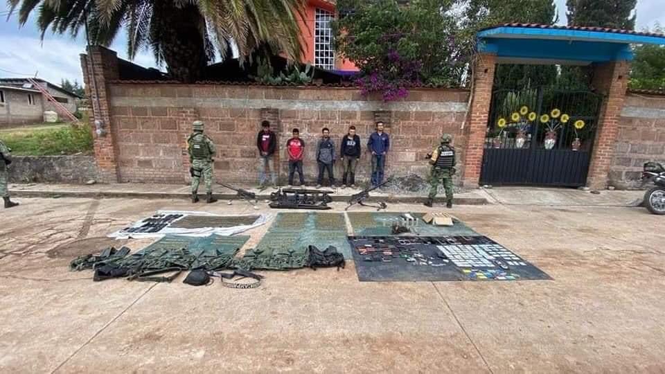 Detienen a cinco tras enfrentamiento entre presuntos delincuentes y militares