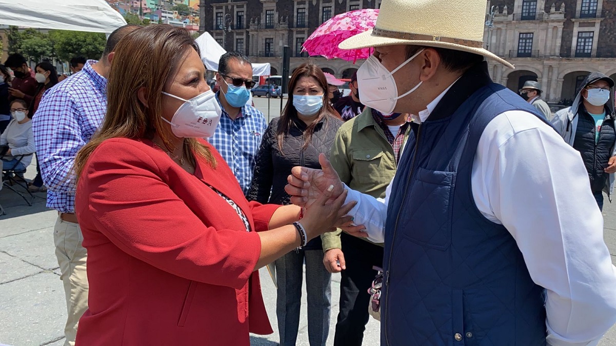 Se suman alcaldesas a protesta de Juan Rodolfo