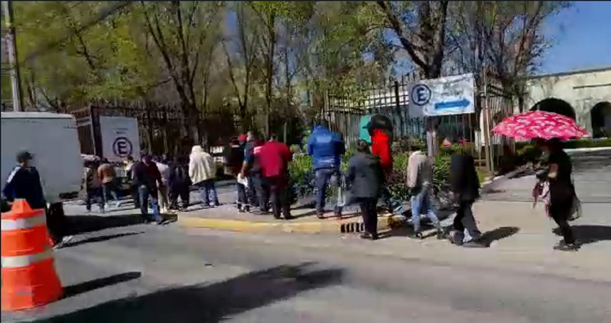 Enormes filas y caos provocó la aplicación de vacuna en el Centro de Convenciones