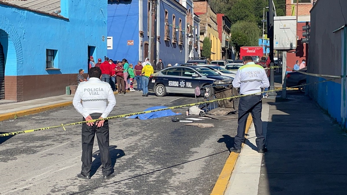 Fallece ciclista recolector de basura atropellado por un camión en Metepec