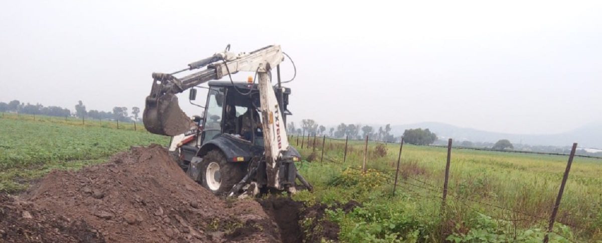 Construyen canal provisional para evitar más inundaciones en Zumpango