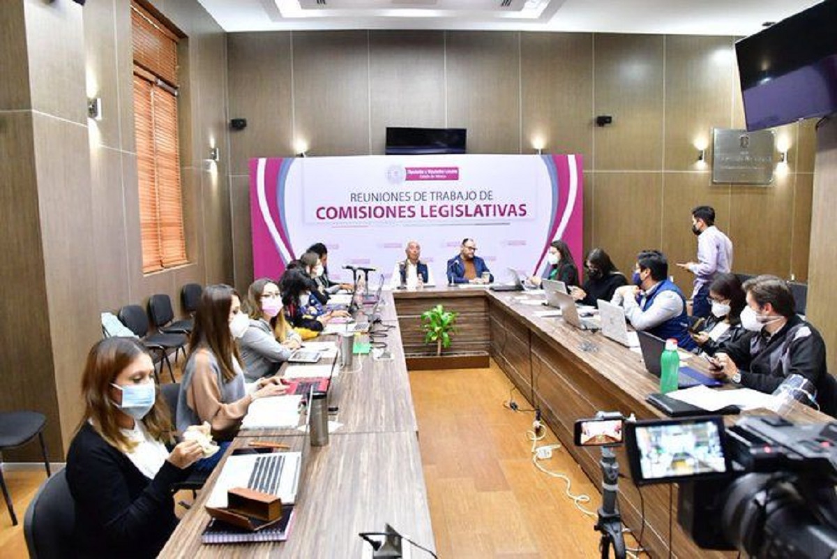 Sube de tono debate en comisión del Parlamento Abierto