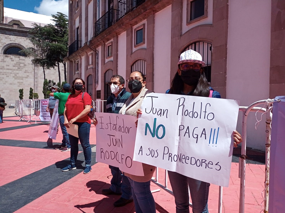 Proveedores exigen pagos al ayuntamiento de Toluca