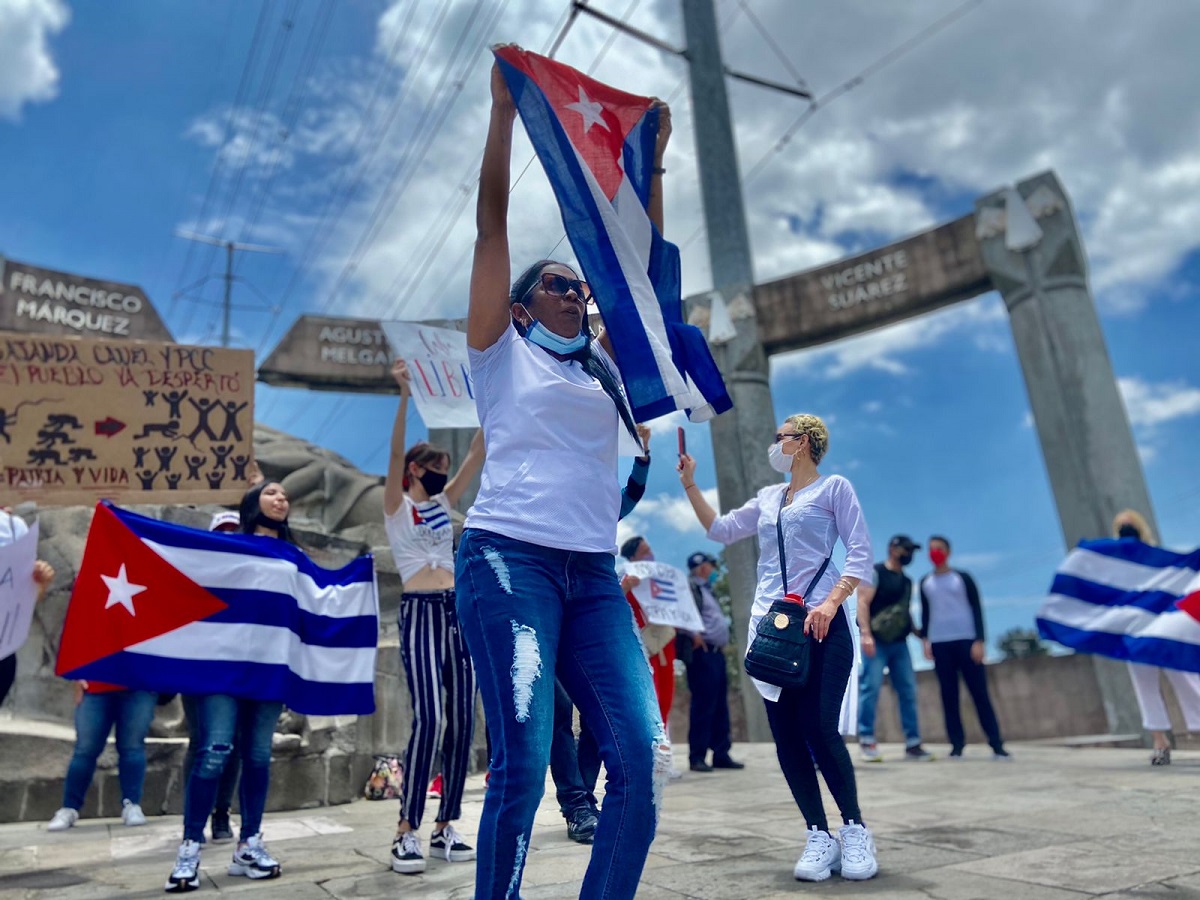 Replican cubanos en Edomex protesta contra el gobierno de Miguel Díaz-Canel