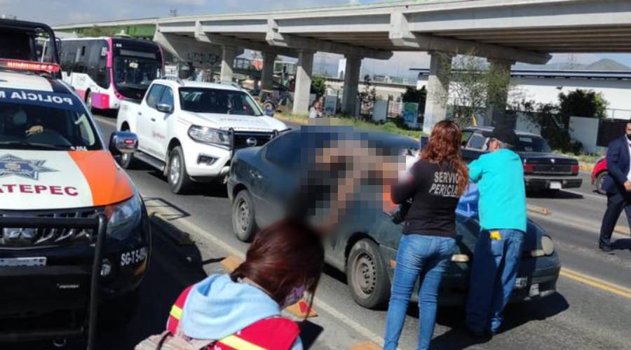 Hombre muere arrollado por automóvil que invadió el carril del Mexibús, en Ecatepec