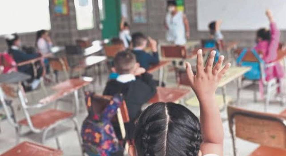 Decisión dividida de padres de familia sobre el regreso a clases presencial