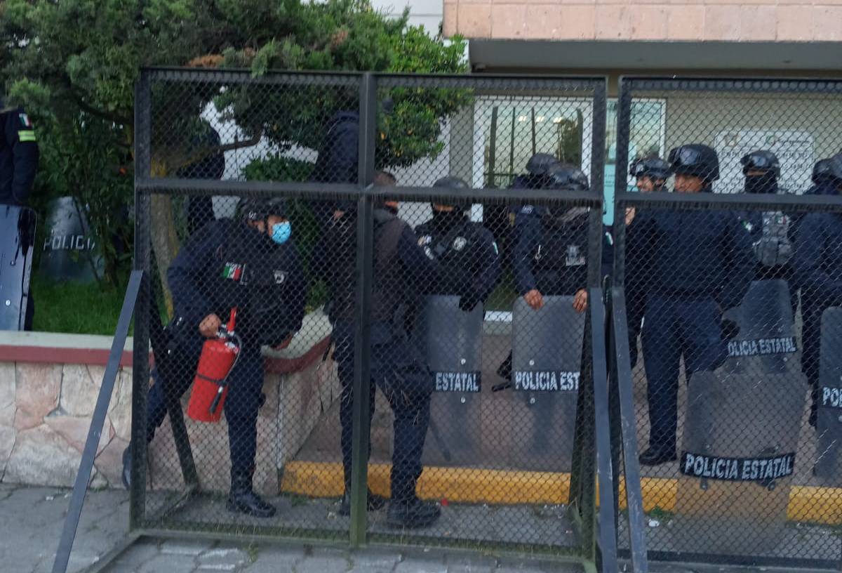 Con excesiva presencia policiaca resguardan juzgados de Lerma durante audiencia de feminicidio