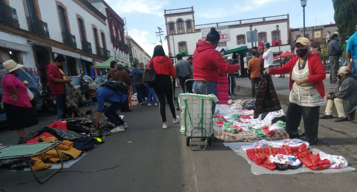 Por segunda ocasión, comerciantes instalan el tianguis tradicional de Tianguistenco