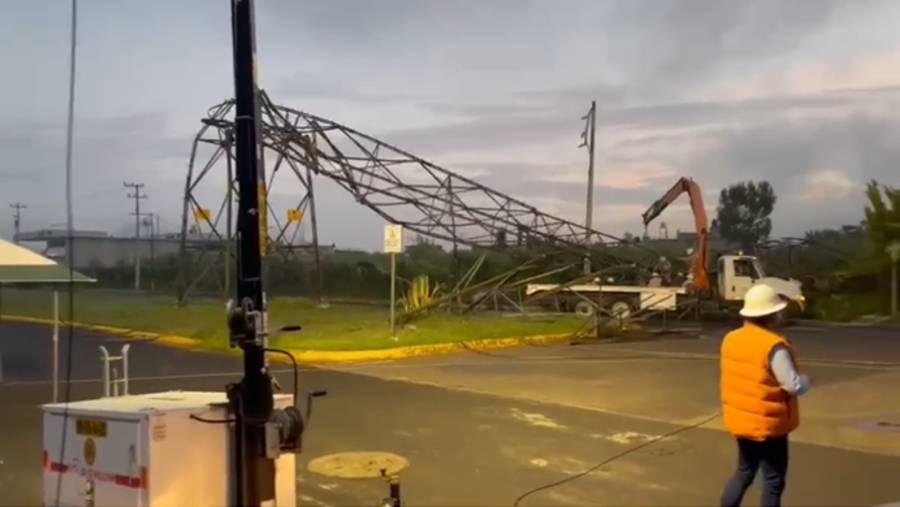 Video: Sismo derrumba dos torres de alta tensión en Valle de Chalco