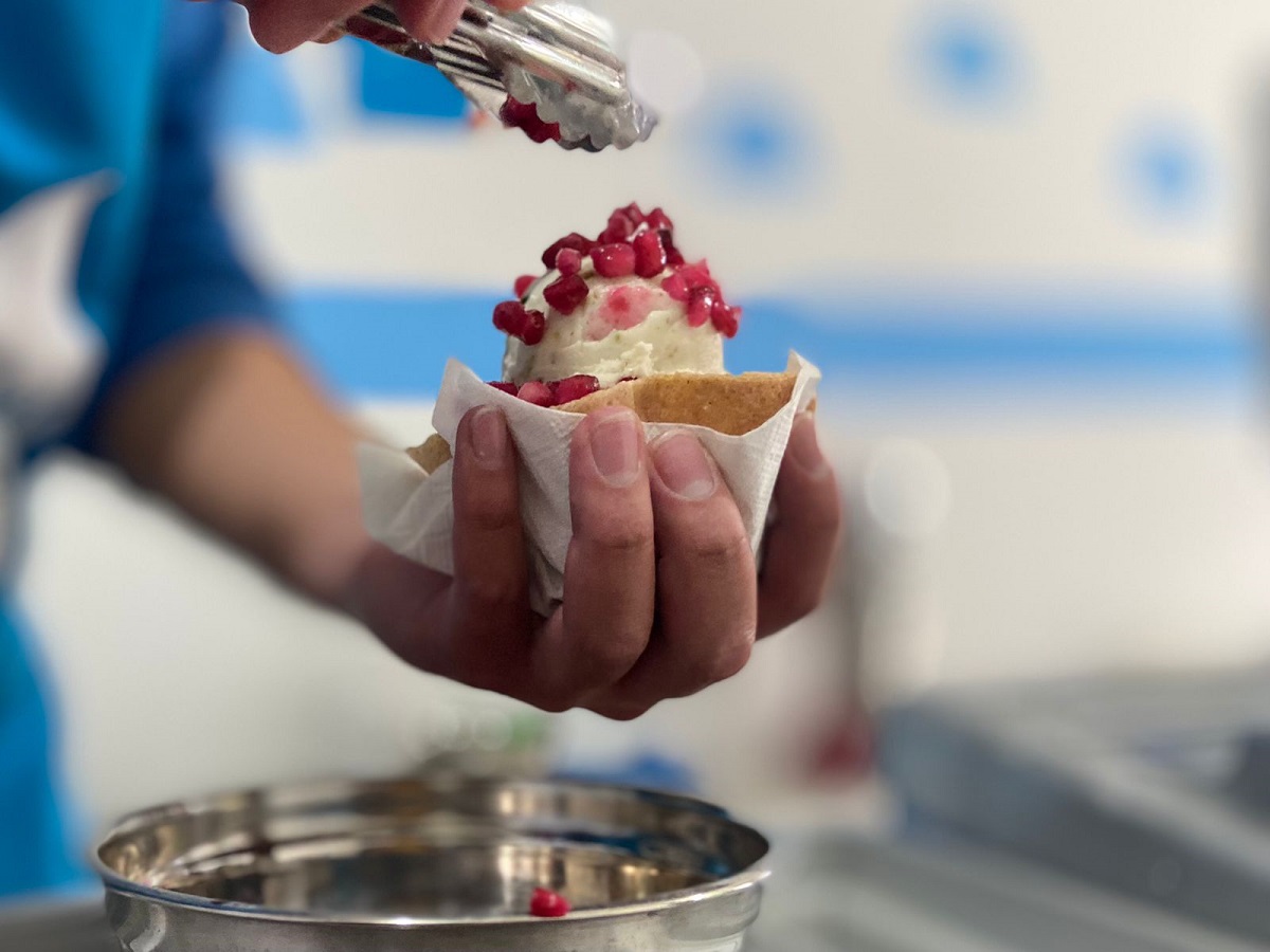 ¿Y qué tal de postre un chile en nogada?, toluqueños lo hacen helado