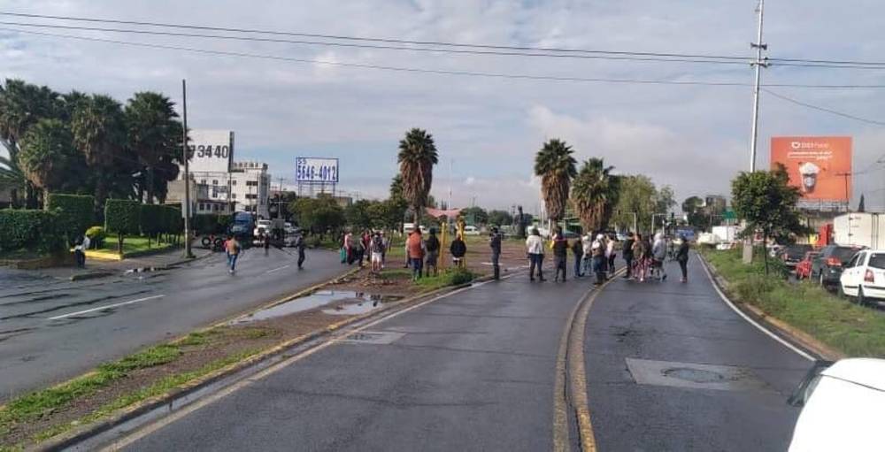 Video: Vecinos inundados bloquearon Circuito Exterior Mexiquense