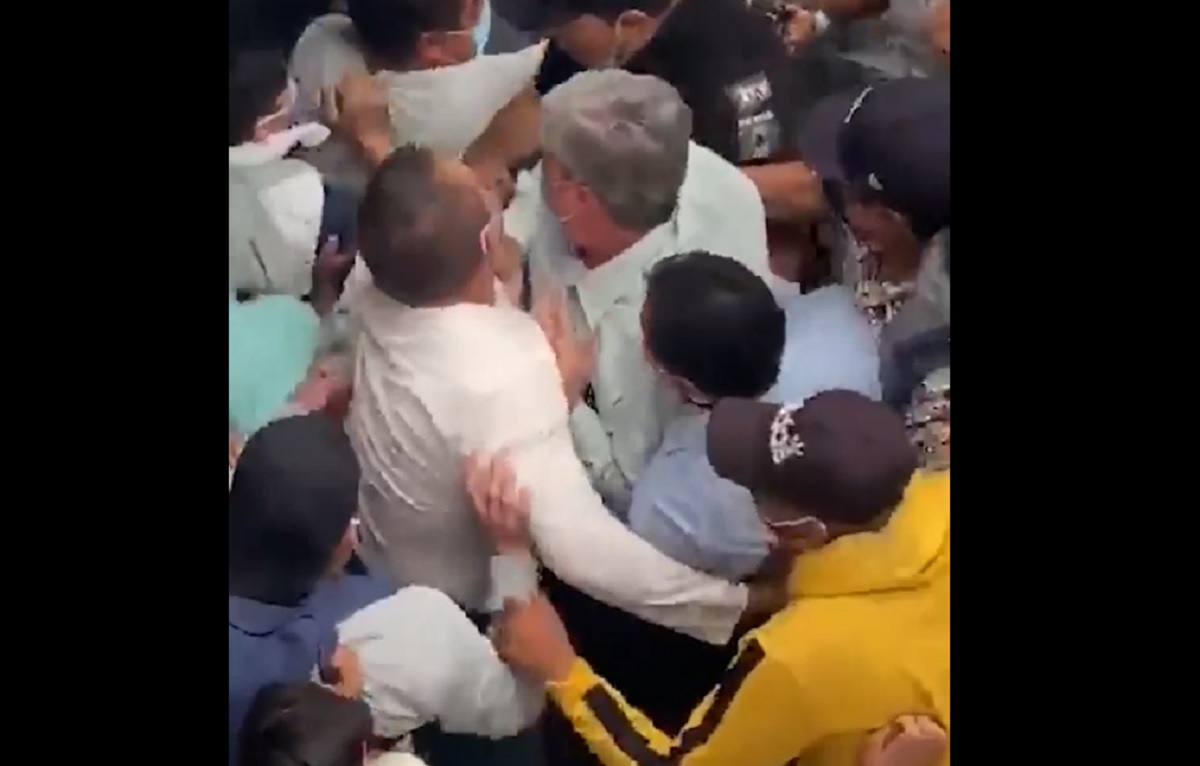 Video: Agreden comerciantes a presidente municipal de Cuautitlán