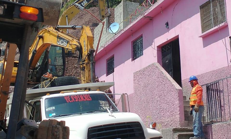 A familias evacuadas del cerro El Chiquihuite no les alcanza apoyo para renta