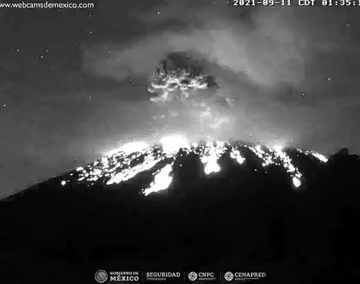 Se registra explosión en el volcán Popocatépetl