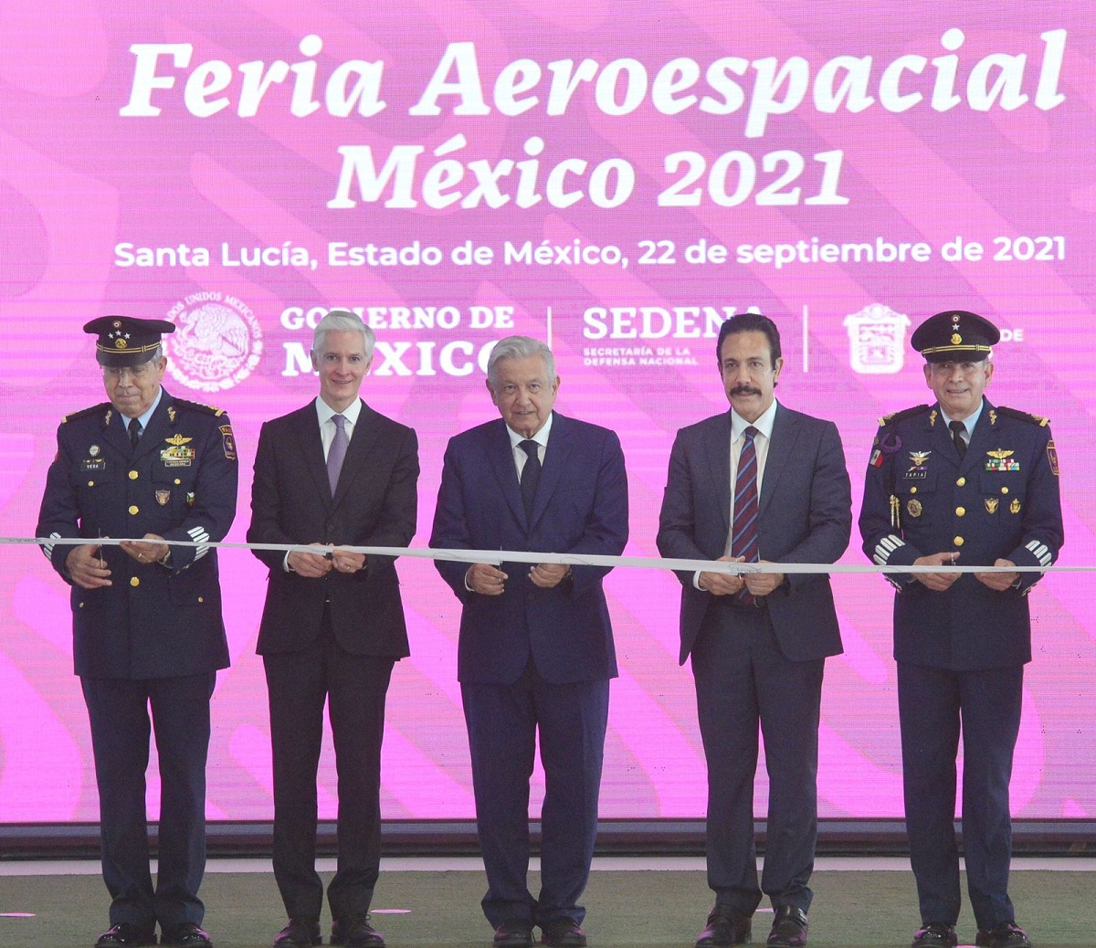 AMLO inaugura Feria Aeroespacial México 2021, asiste Alfredo del Mazo