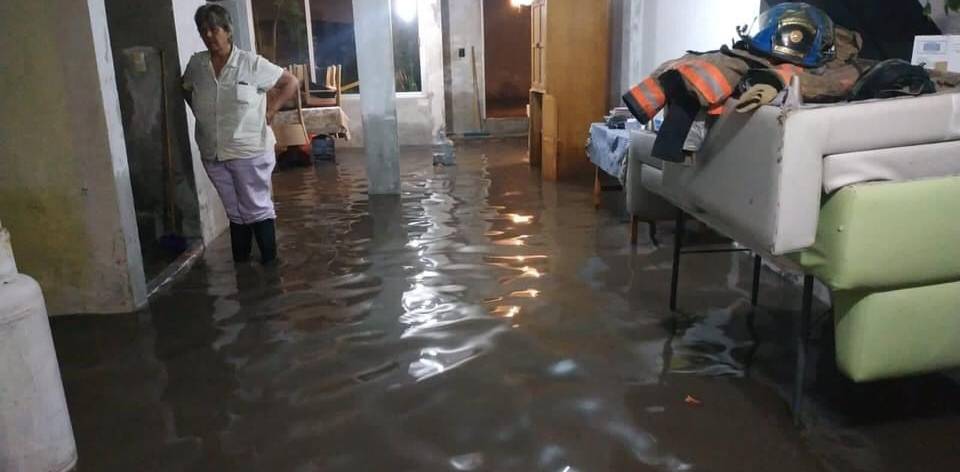 Video: Toneladas de lodo y basura dejó la tormenta en el centro del municipio