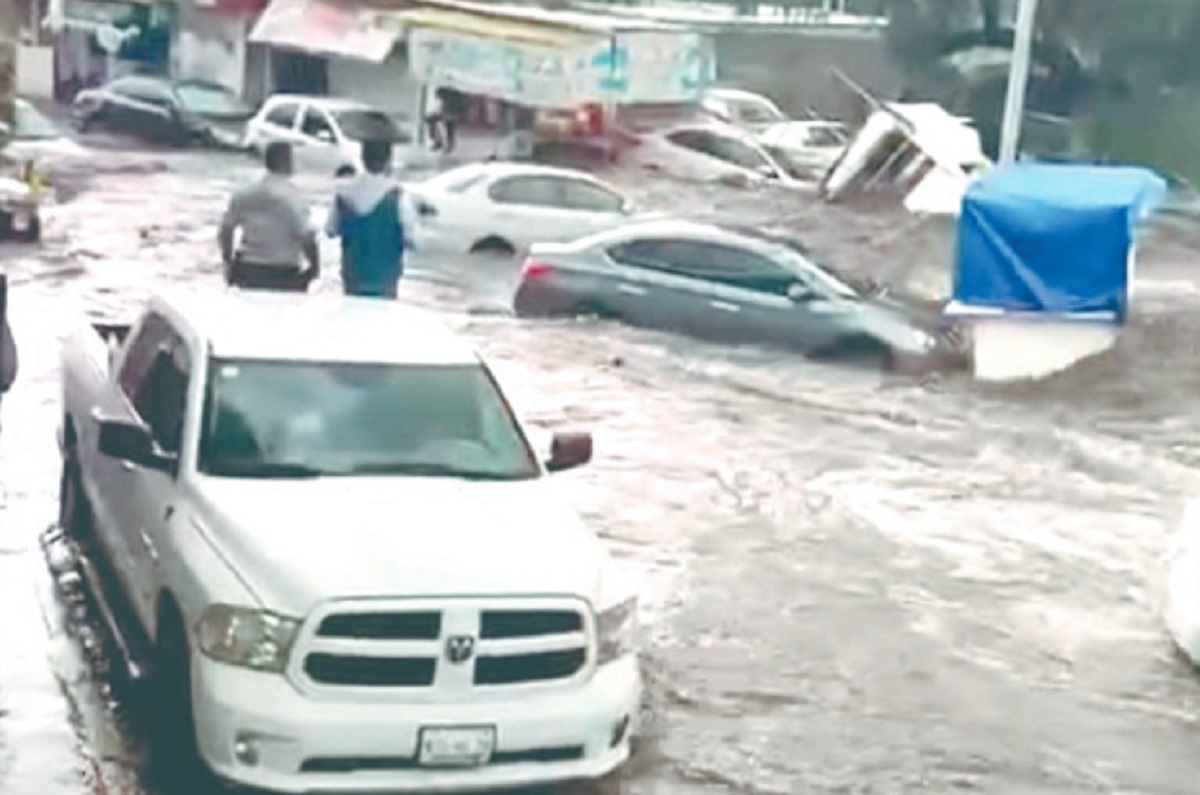 Video: Lluvias colapsan a Ecatepec y Coacalco