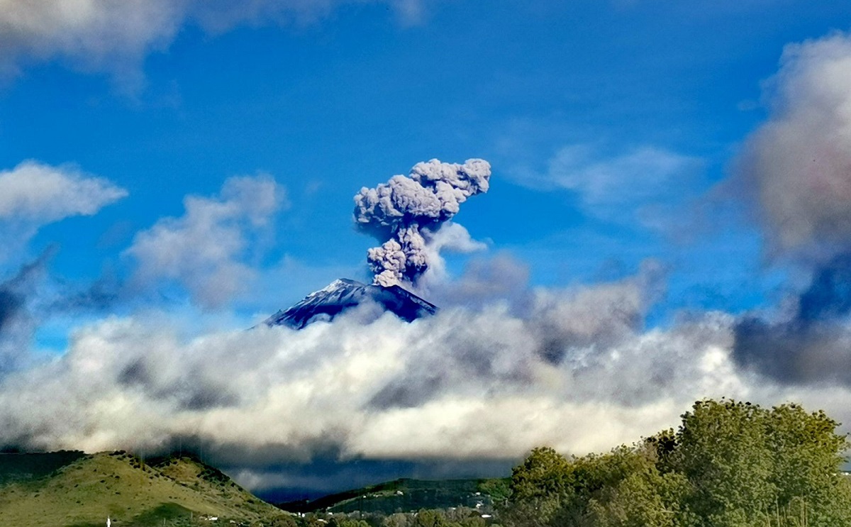 Se registra nueva explosión en el volcán Popocatépetl